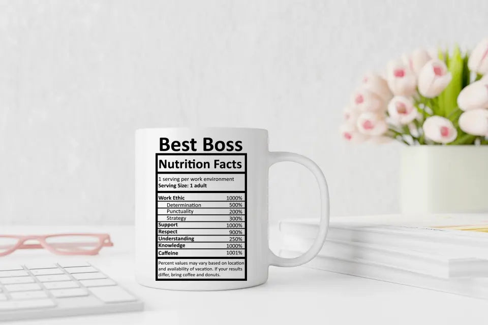 Bild der 'Boss Nutritional Facts' Tasse mit humorvoller Tabelle der Boss-Eigenschaften